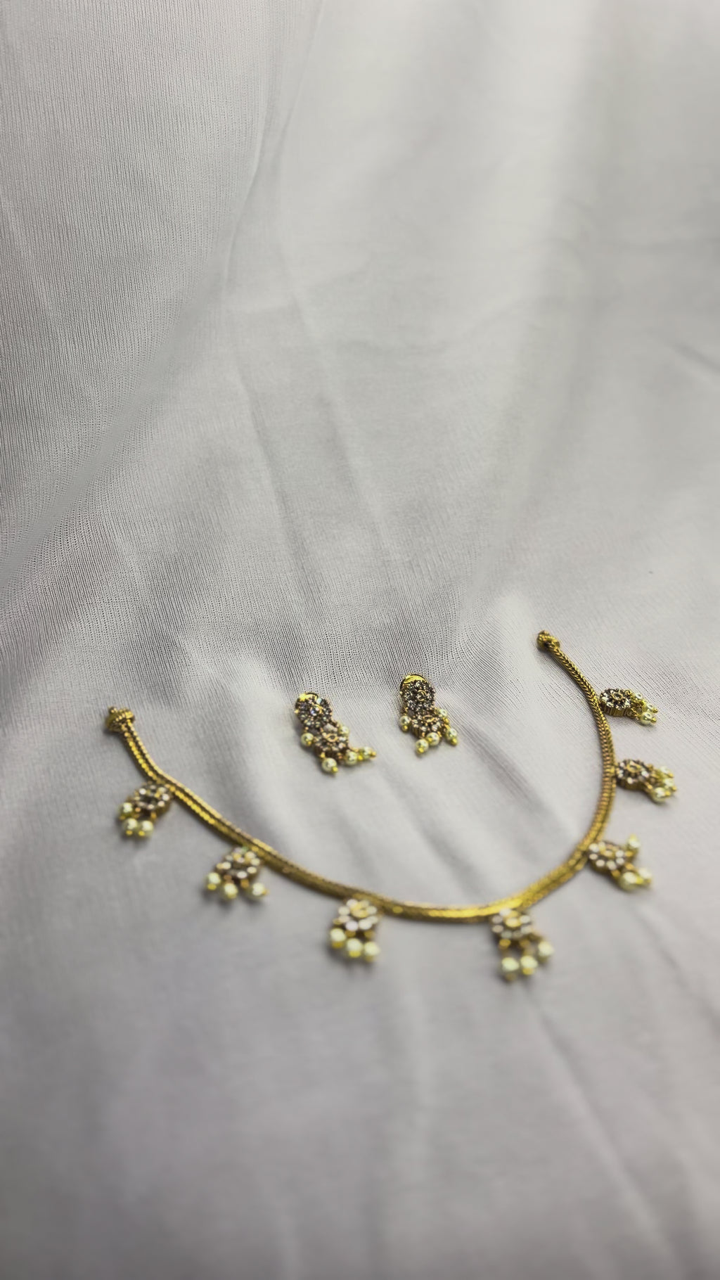 Stone-Pearl Necklace