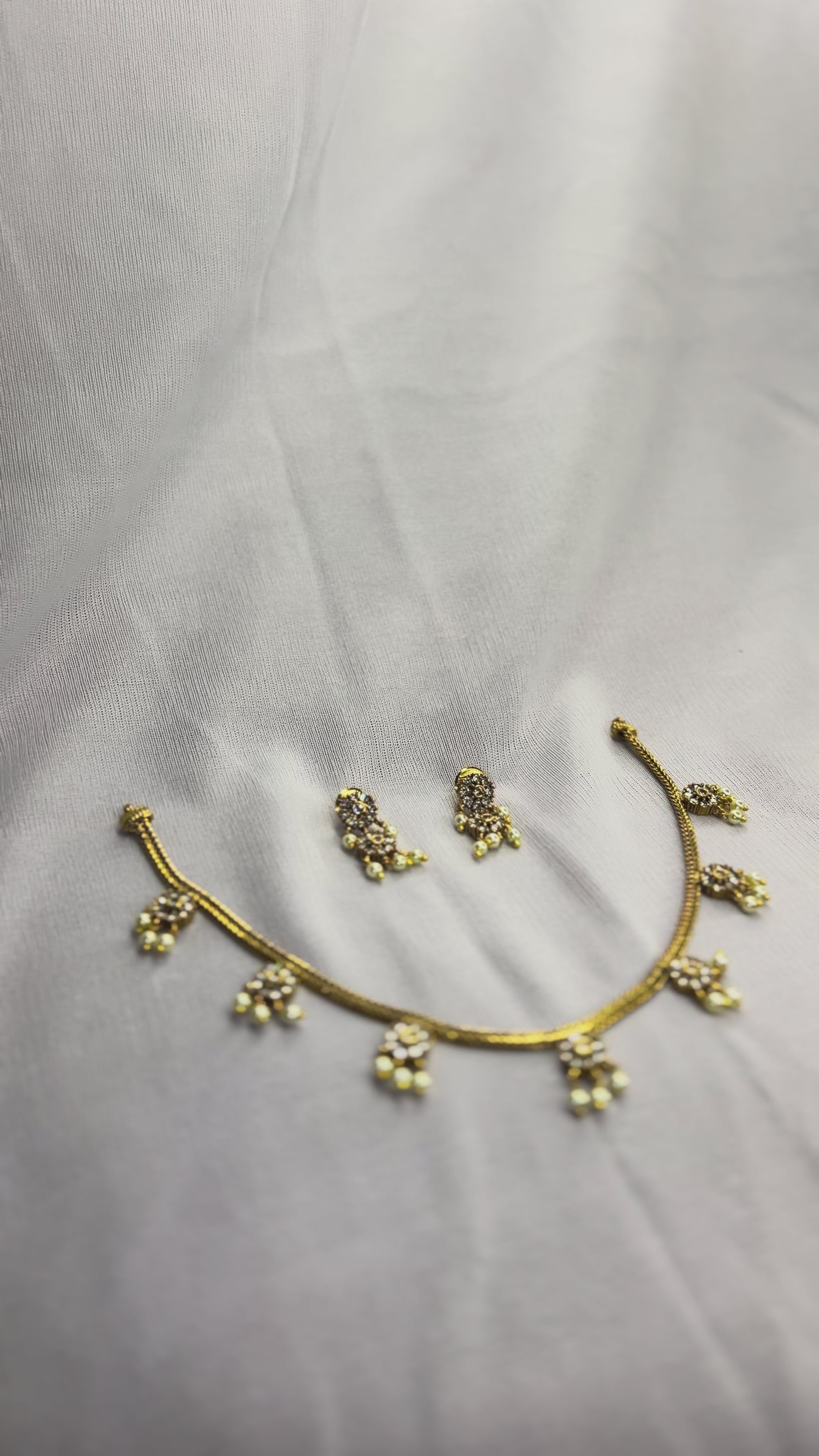 Stone-Pearl Necklace